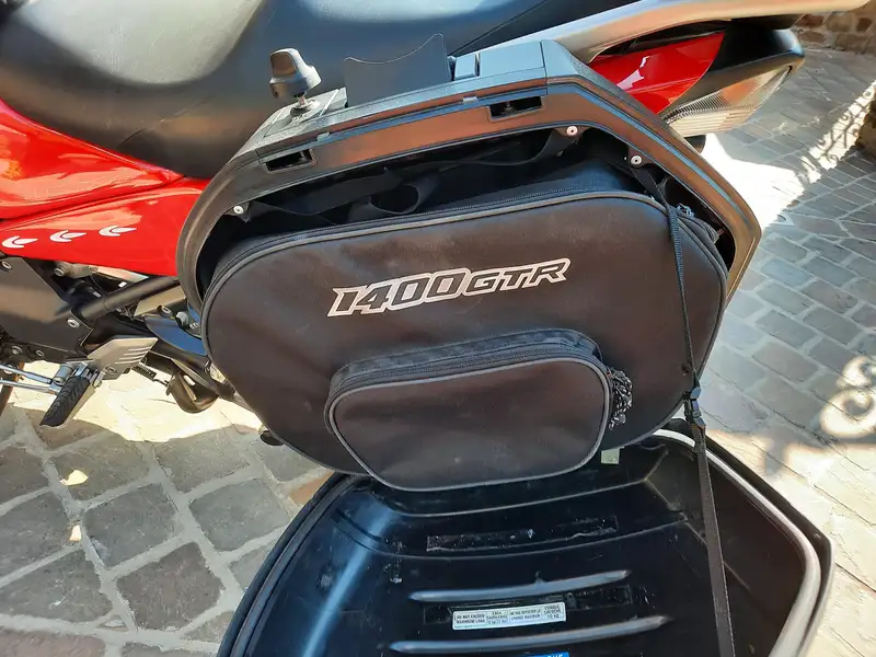 Kawasaki GTR 1400 - foto 3