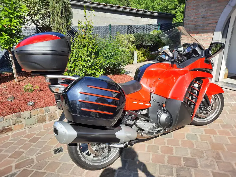 Kawasaki GTR 1400 - foto 5