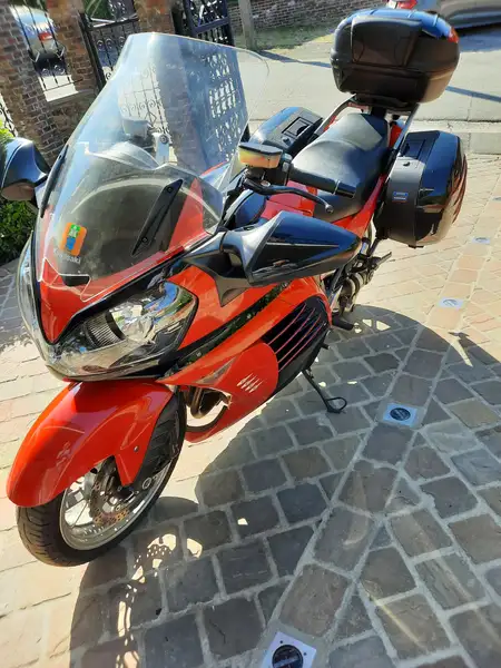 Kawasaki GTR 1400 - foto 2