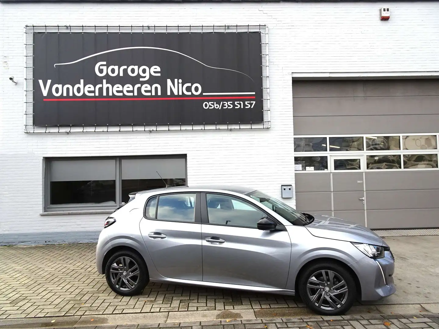 Peugeot 208 1.2i 5d. Active Pack CARPLAY, Gris - 1