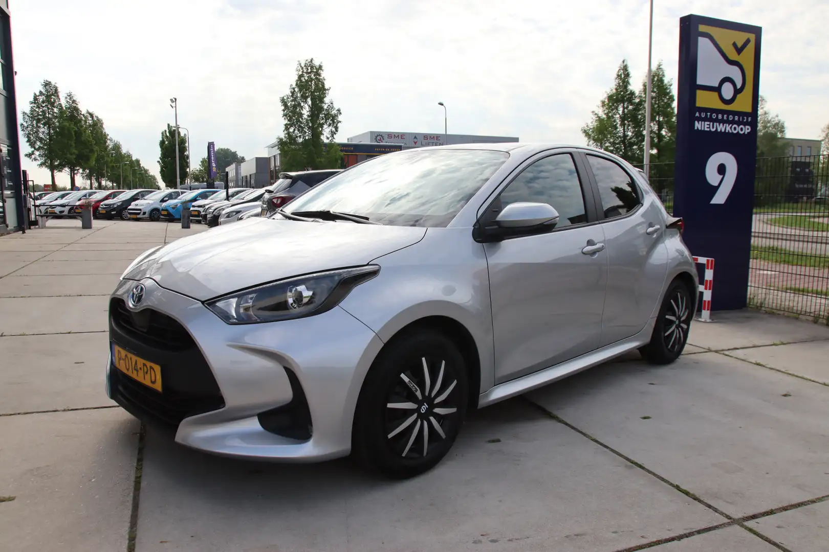 Toyota Yaris 1.5 Hybrid Sparco Clima, Carplay-Camera, Cruise, N Gris - 1