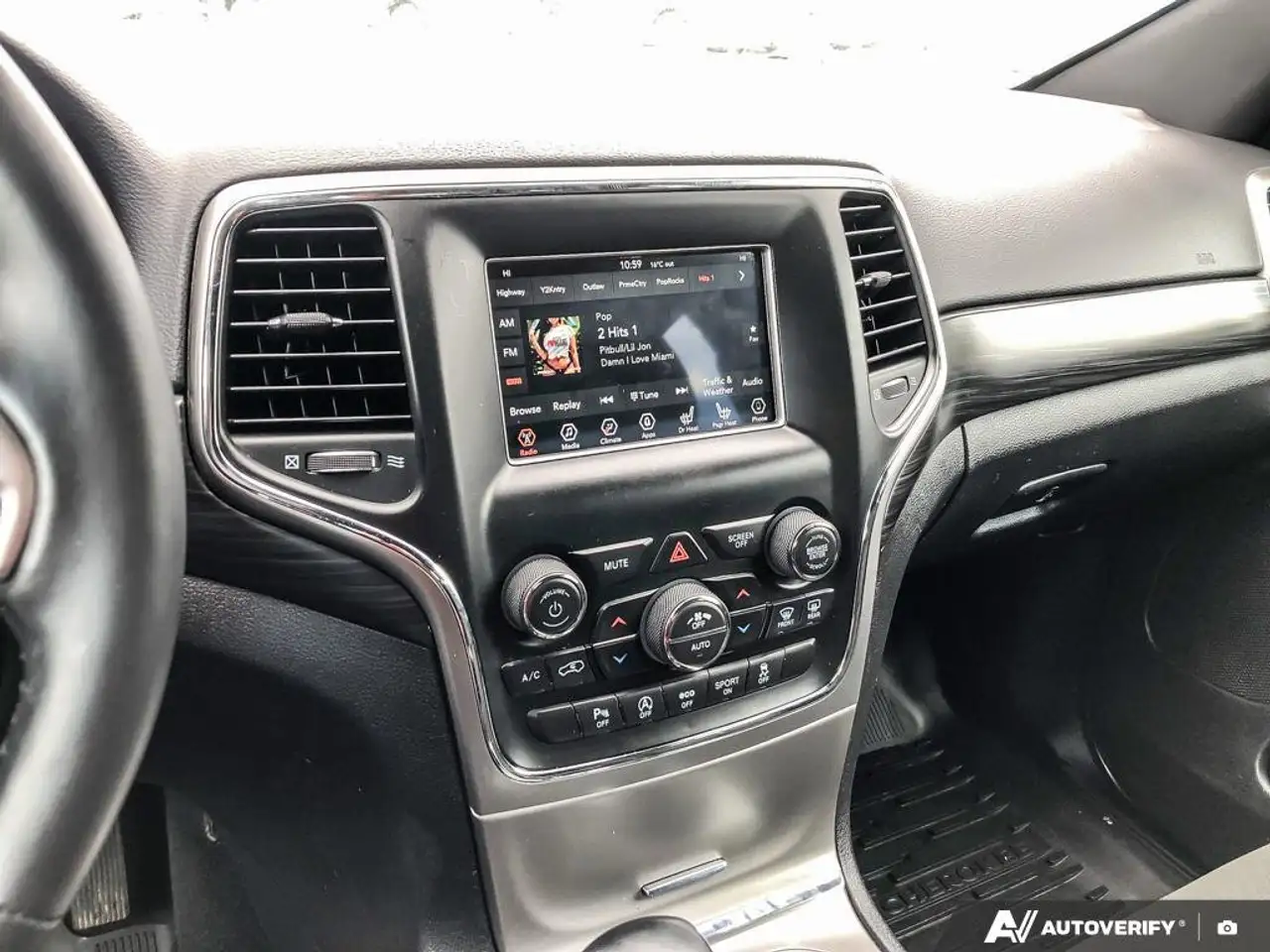 Jeep Grand Cherokee снимка Jeep Grand Cherokee