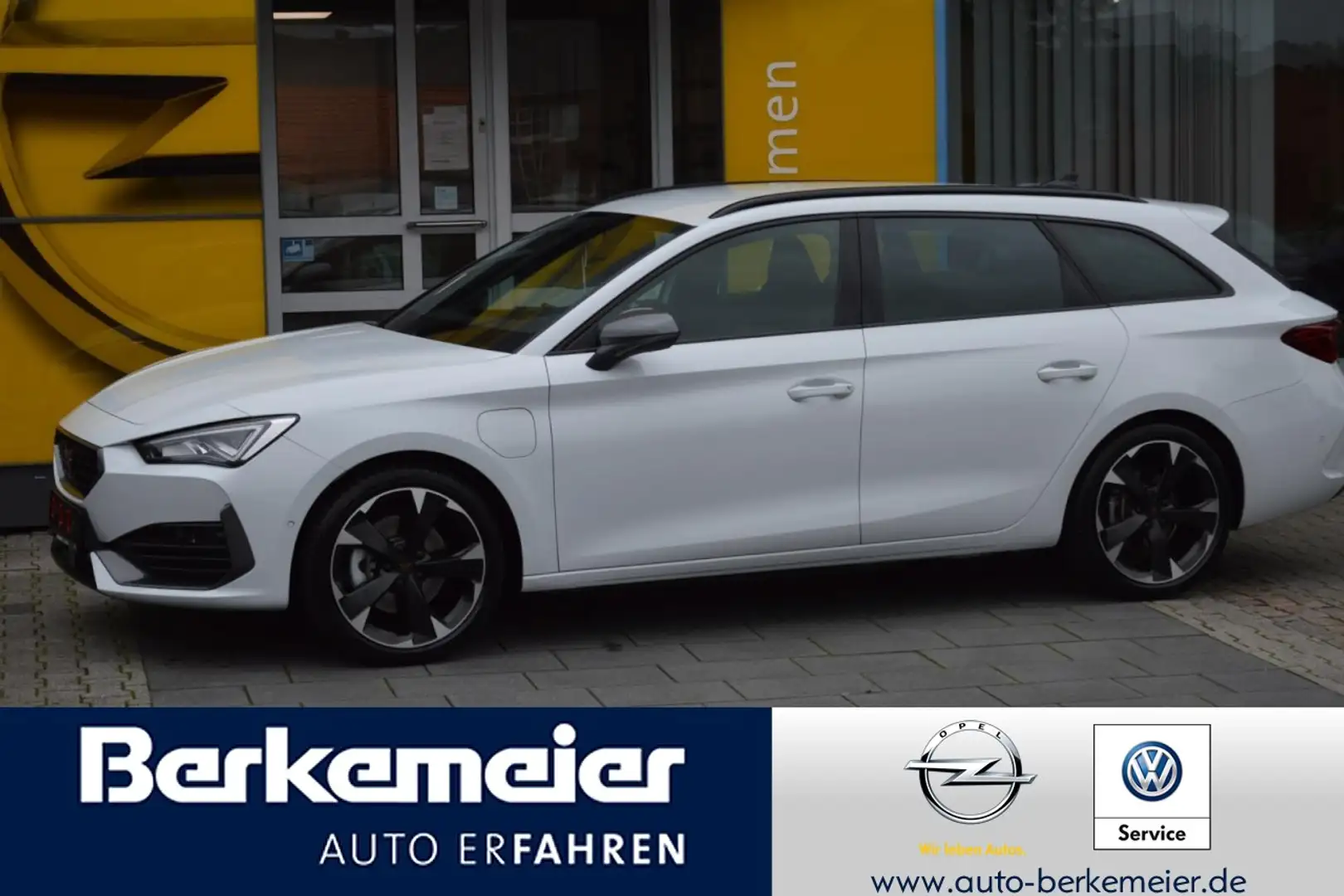 CUPRA Leon Sportstourer 1.4 e-Hybrid/DSG/Navi/Kamera/ACC Wit - 1
