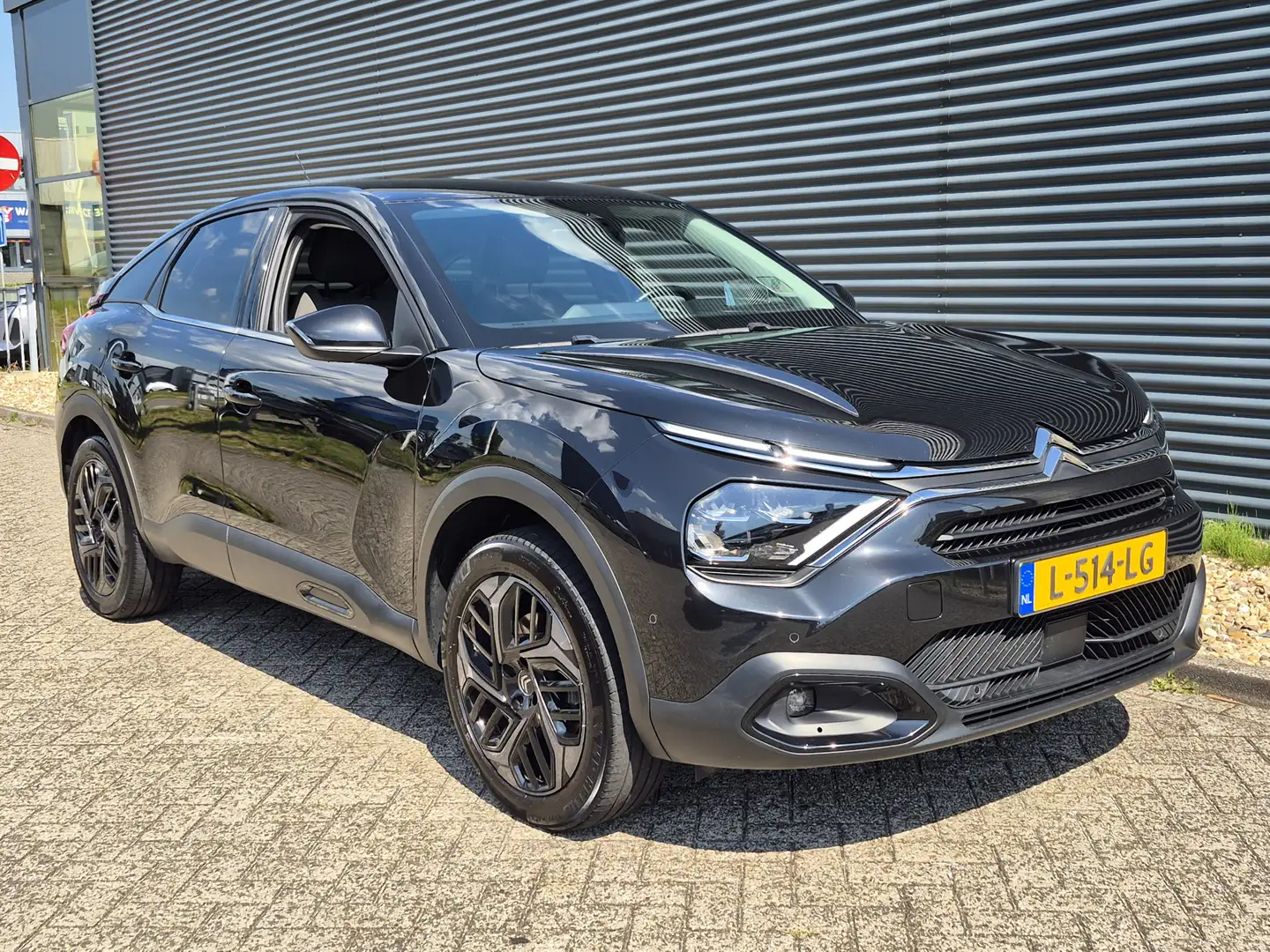 Citroen C4 1.2 Puretech Shine | Automaat | Navigatie | Camera Zwart - 2