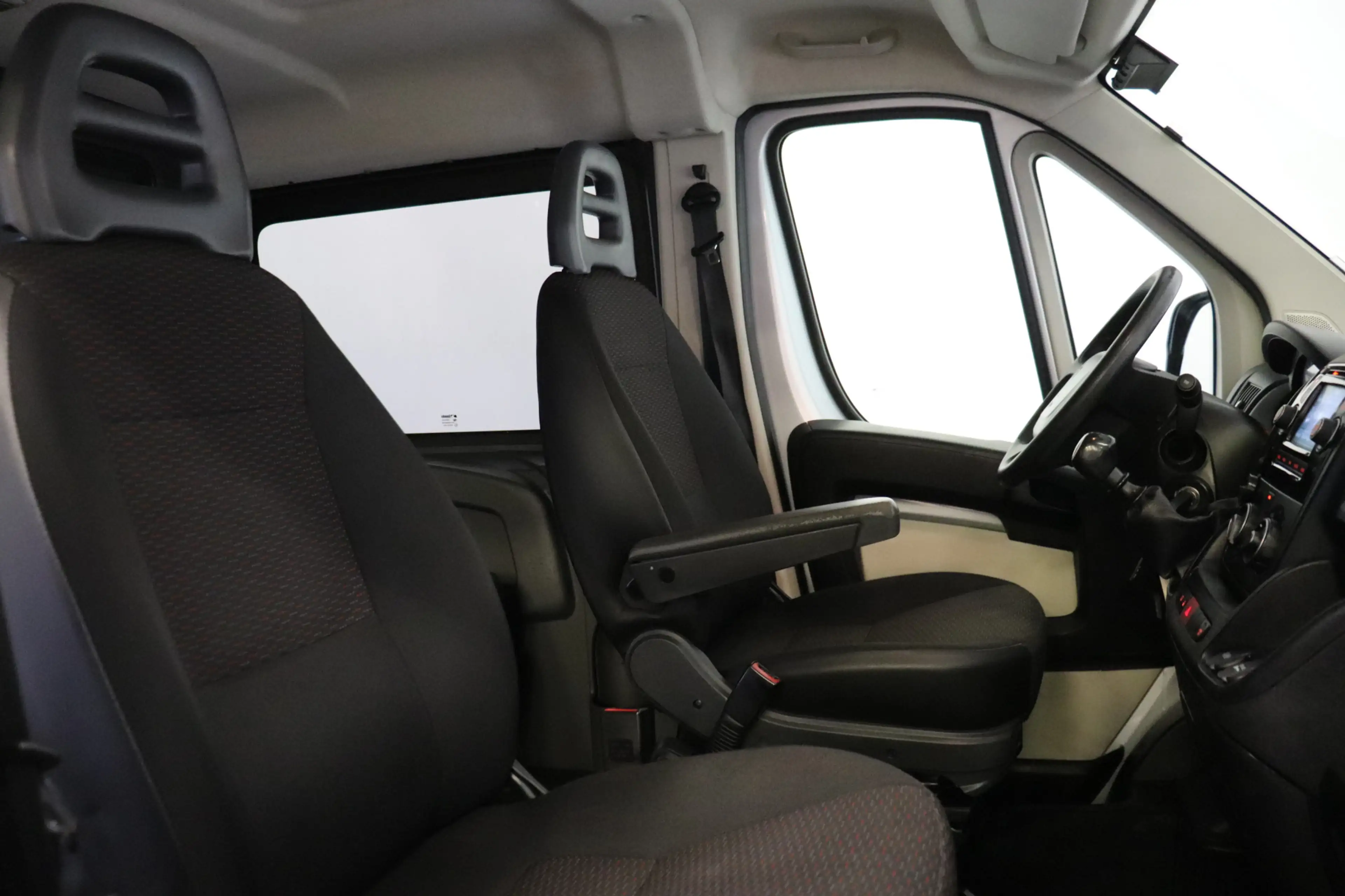 Peugeot Boxer 330 2.2 HDI L1H1 XR DC Inruil Ivo — photo 4