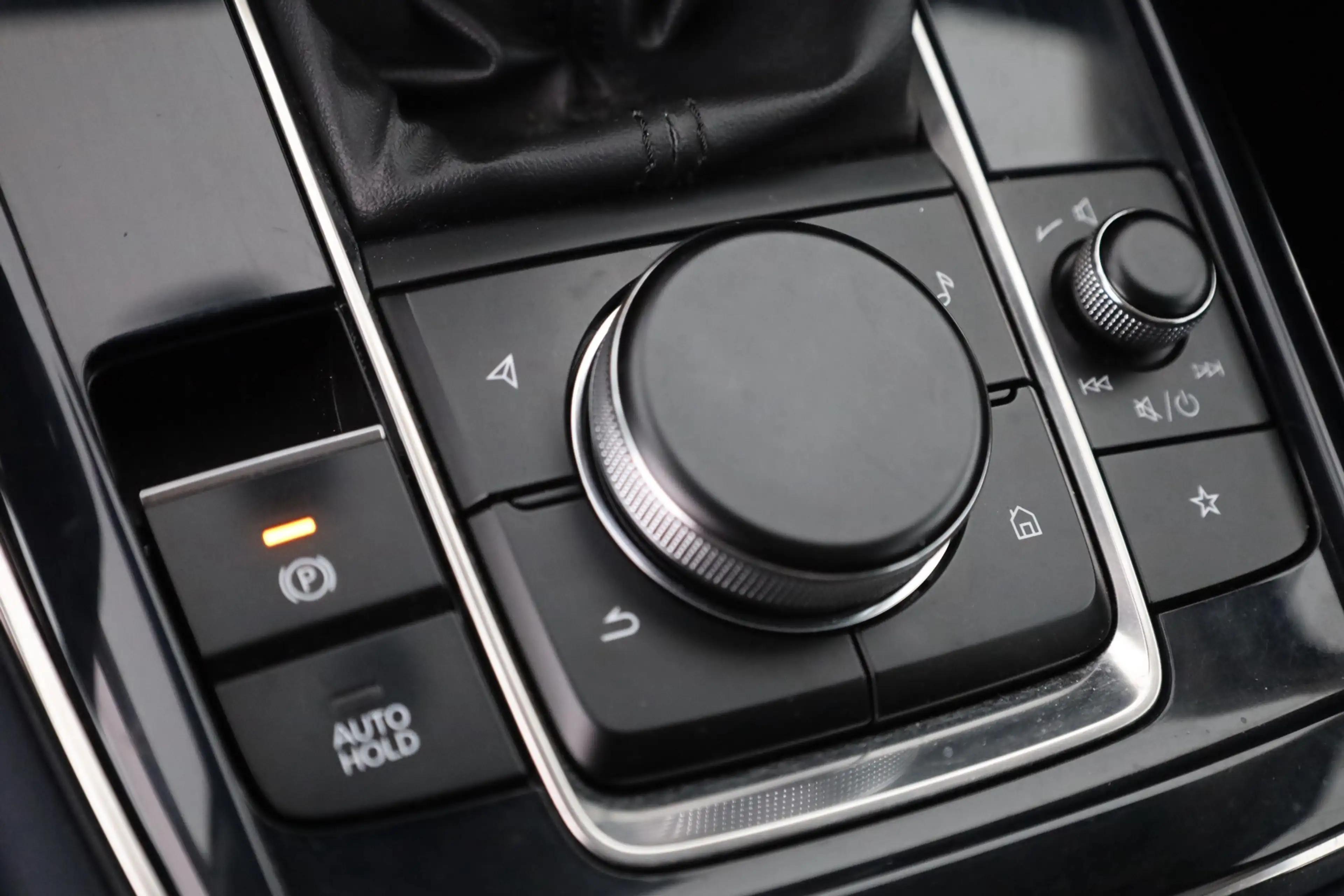Mazda CX-30 2.0 LED 360° Head-Up Navi Sitzheizung — photo 14