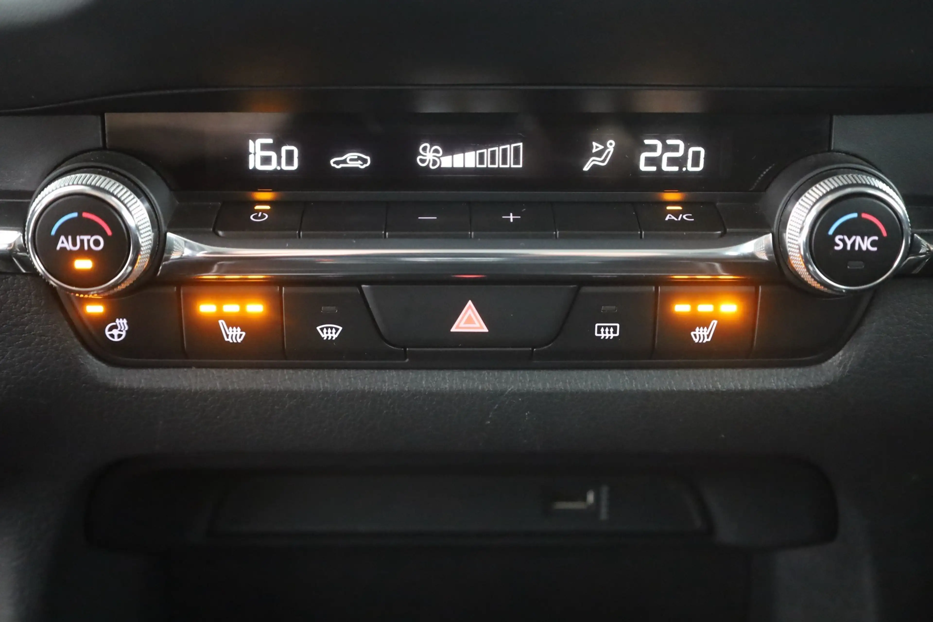 Mazda CX-30 2.0 LED 360° Head-Up Navi Sitzheizung — photo 12