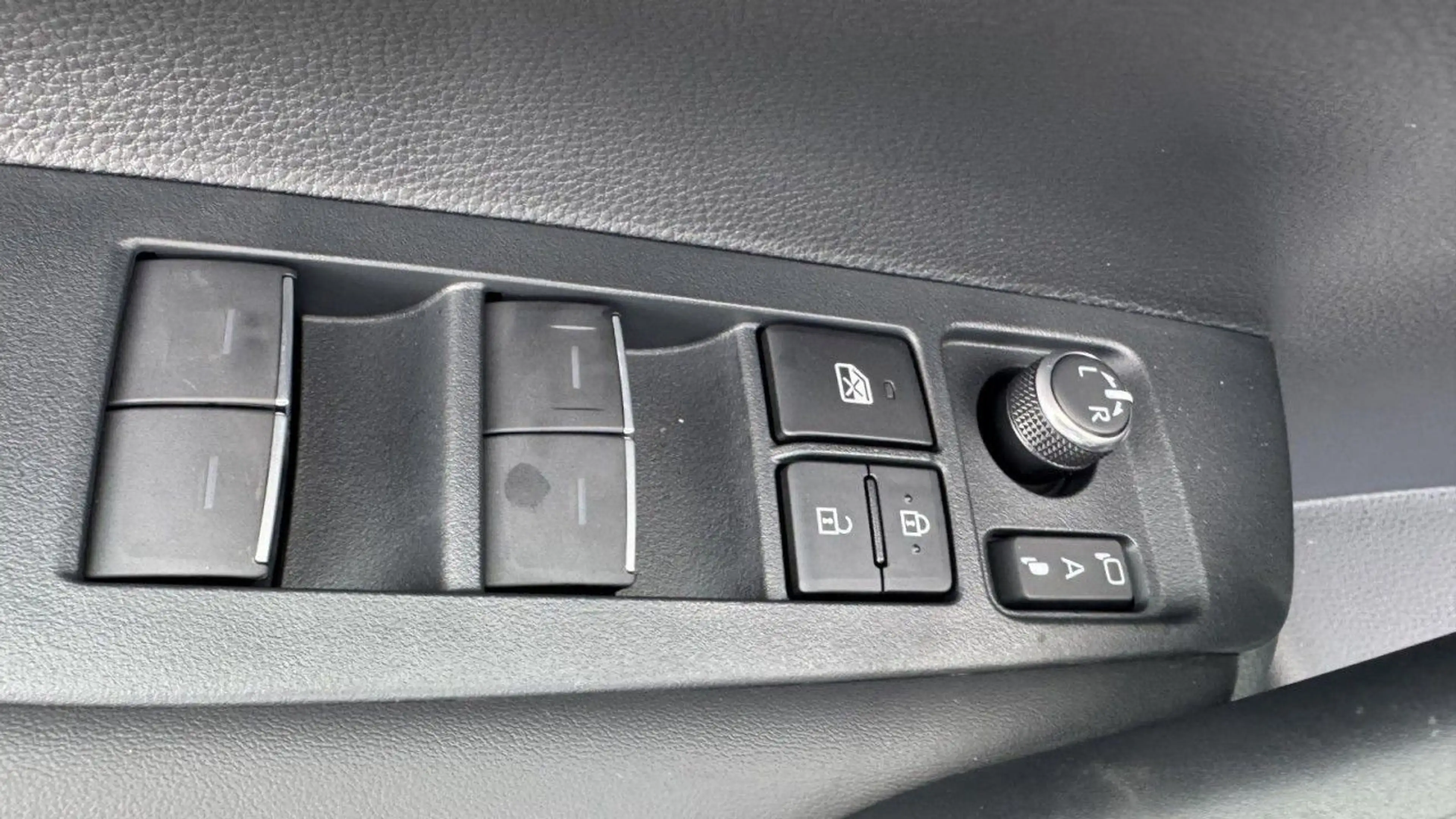 Suzuki Swace 1.8 Hybrid Comfort + NAV+SHZ+LHZ+RFS+ACC Klima — photo 11