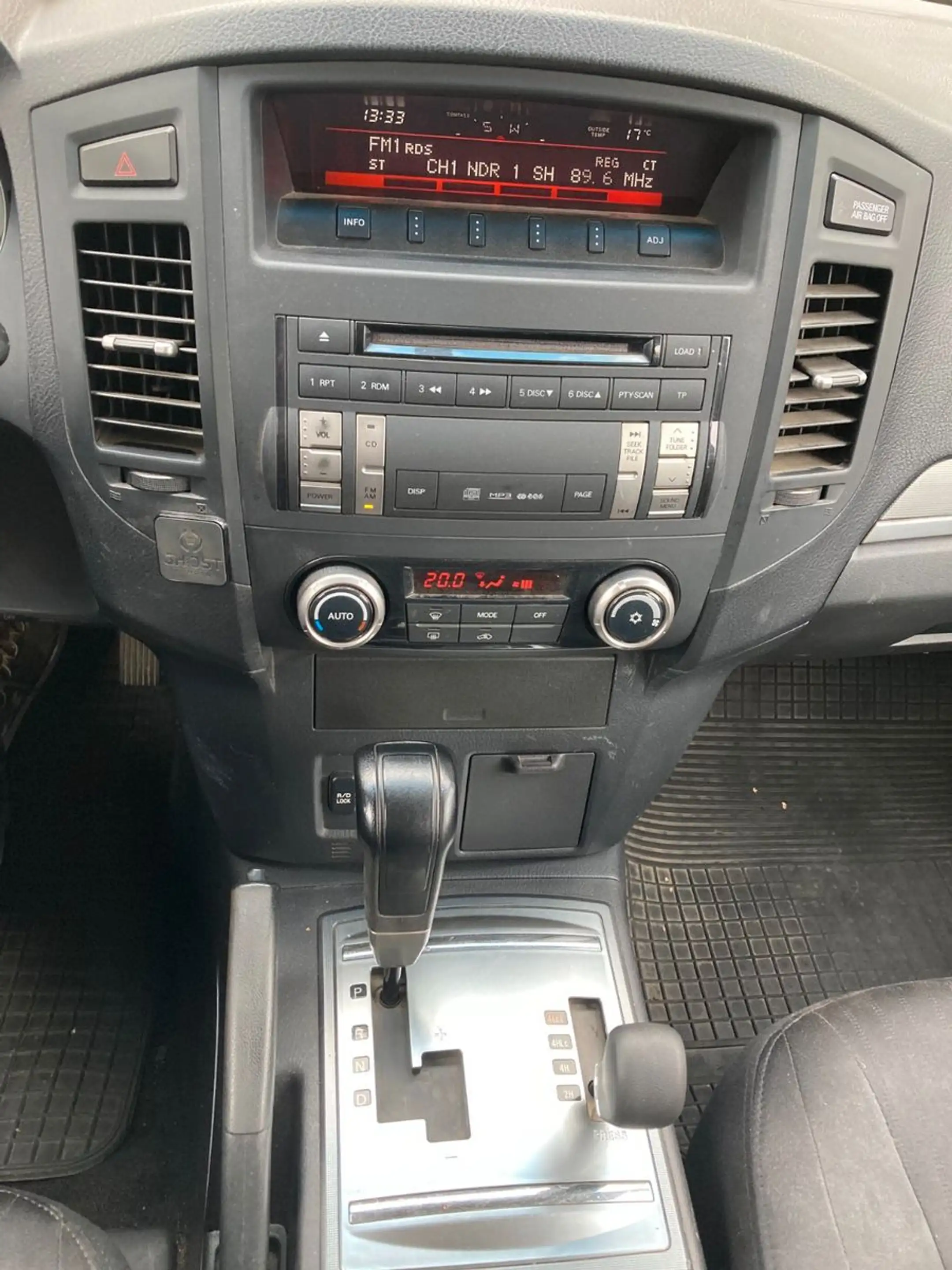 Mitsubishi Pajero 3.2 DI-D Invite — photo 10