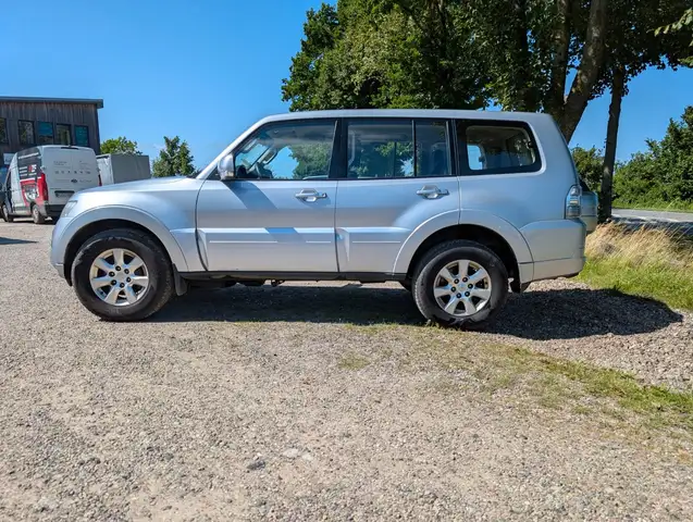 Mitsubishi Pajero 3.2 DI-D Invite