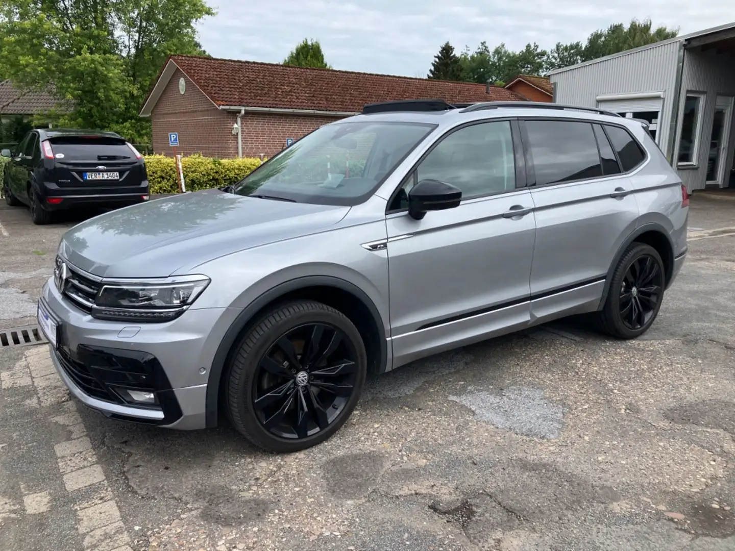 Volkswagen Tiguan Allspace Highline R-Line/Panorama/Head-Up Plateado - 1