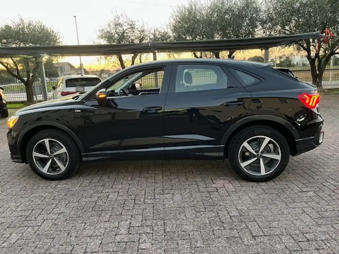 Audi Q3 Q 3 SPORTBACK 45 TFSI E DSG  s line 245cv MATRIX Nero - 2