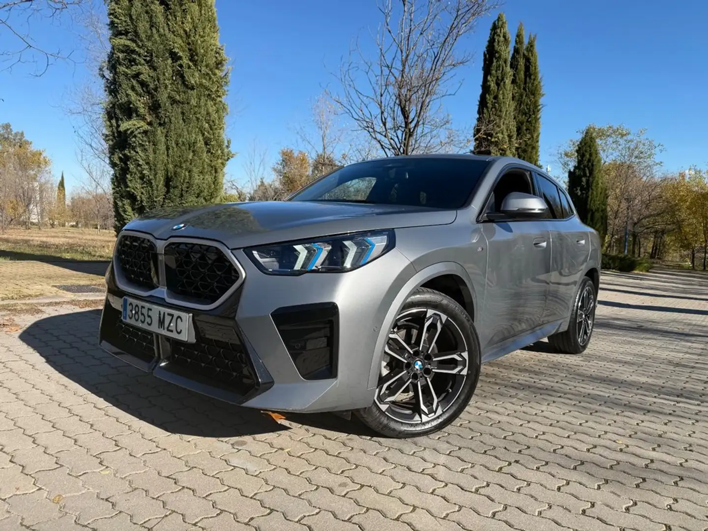 BMW X2 sDrive18d Grau - 1