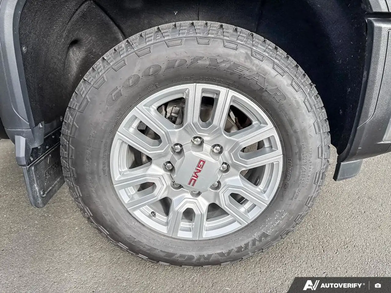 GMC Sierra 3500HD снимка GMC Sierra 3500HD