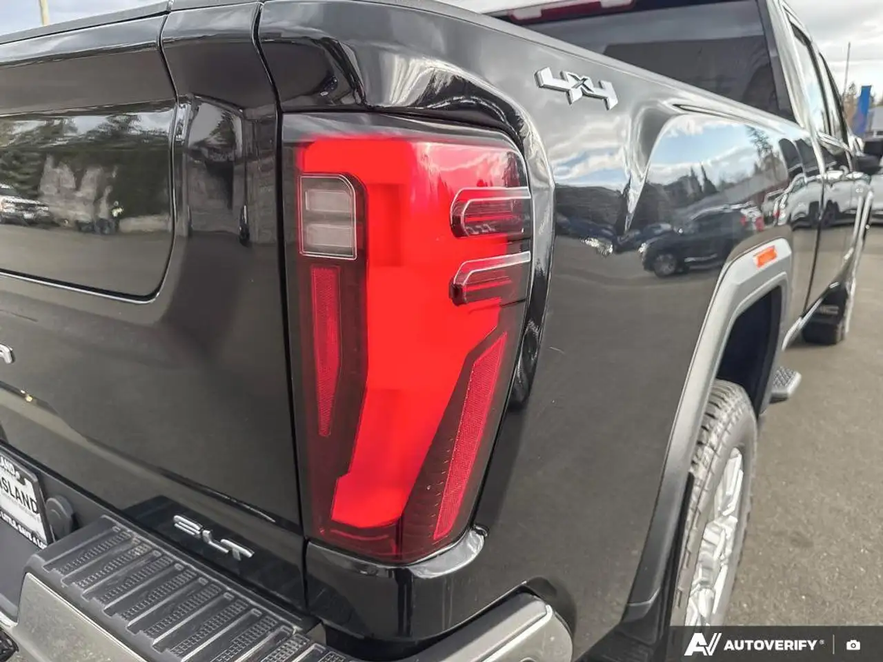 GMC Sierra 3500HD снимка GMC Sierra 3500HD