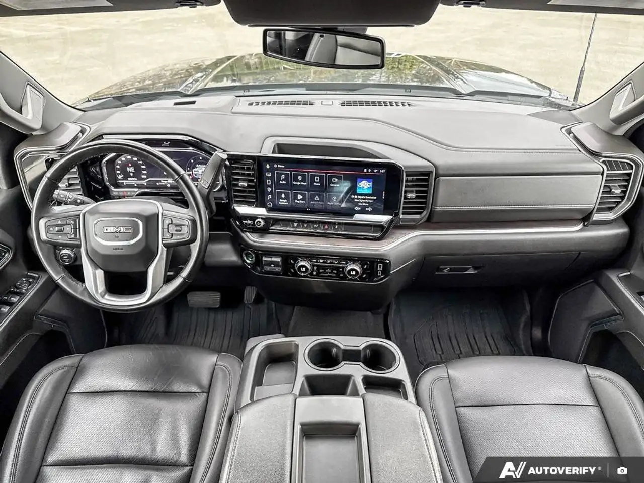 GMC Sierra 3500HD снимка GMC Sierra 3500HD