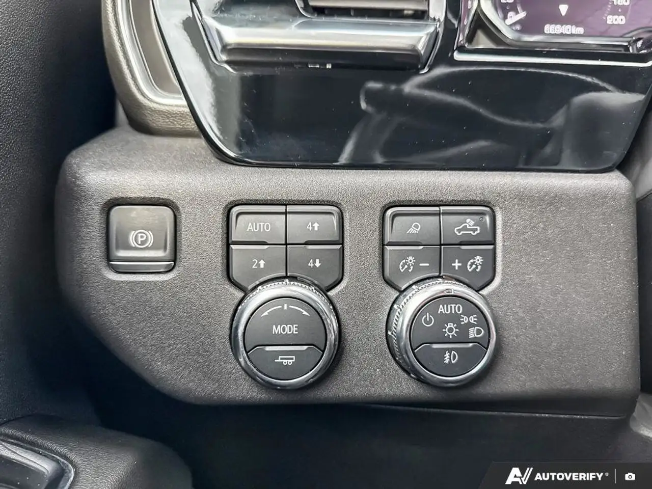 GMC Sierra 3500HD снимка GMC Sierra 3500HD