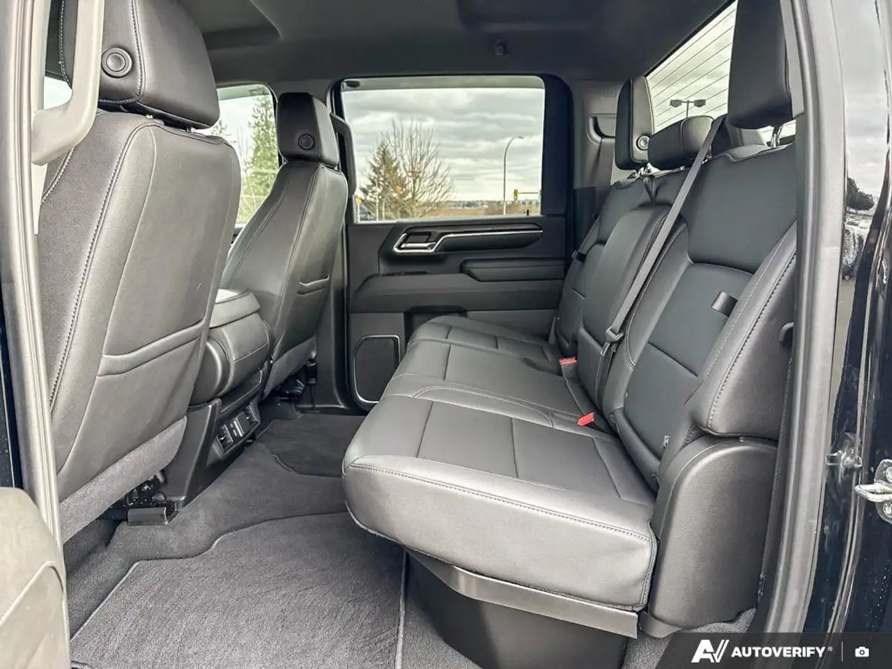 GMC Sierra 3500HD снимка GMC Sierra 3500HD