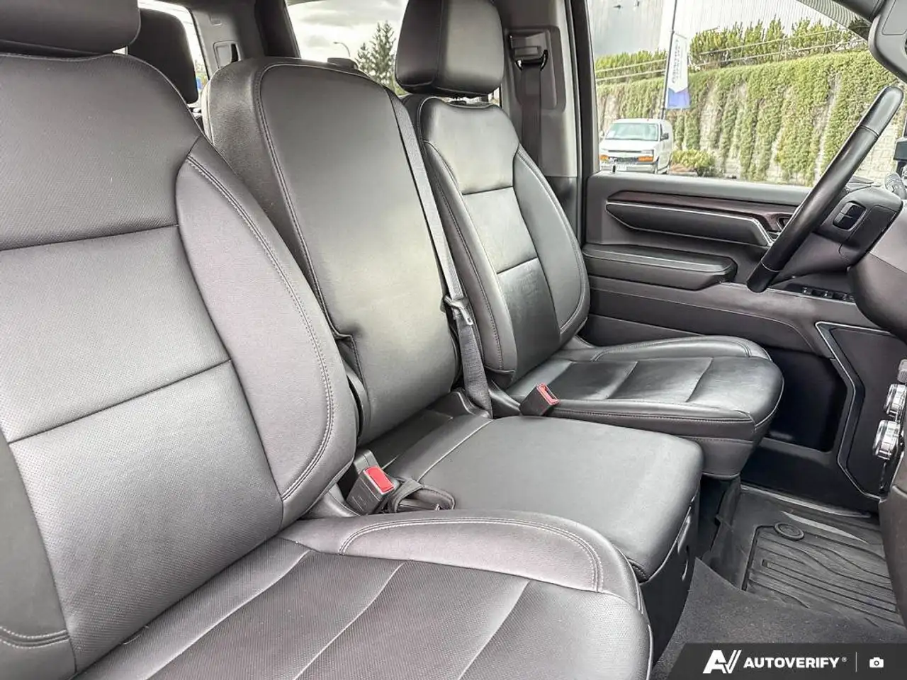 GMC Sierra 3500HD снимка GMC Sierra 3500HD