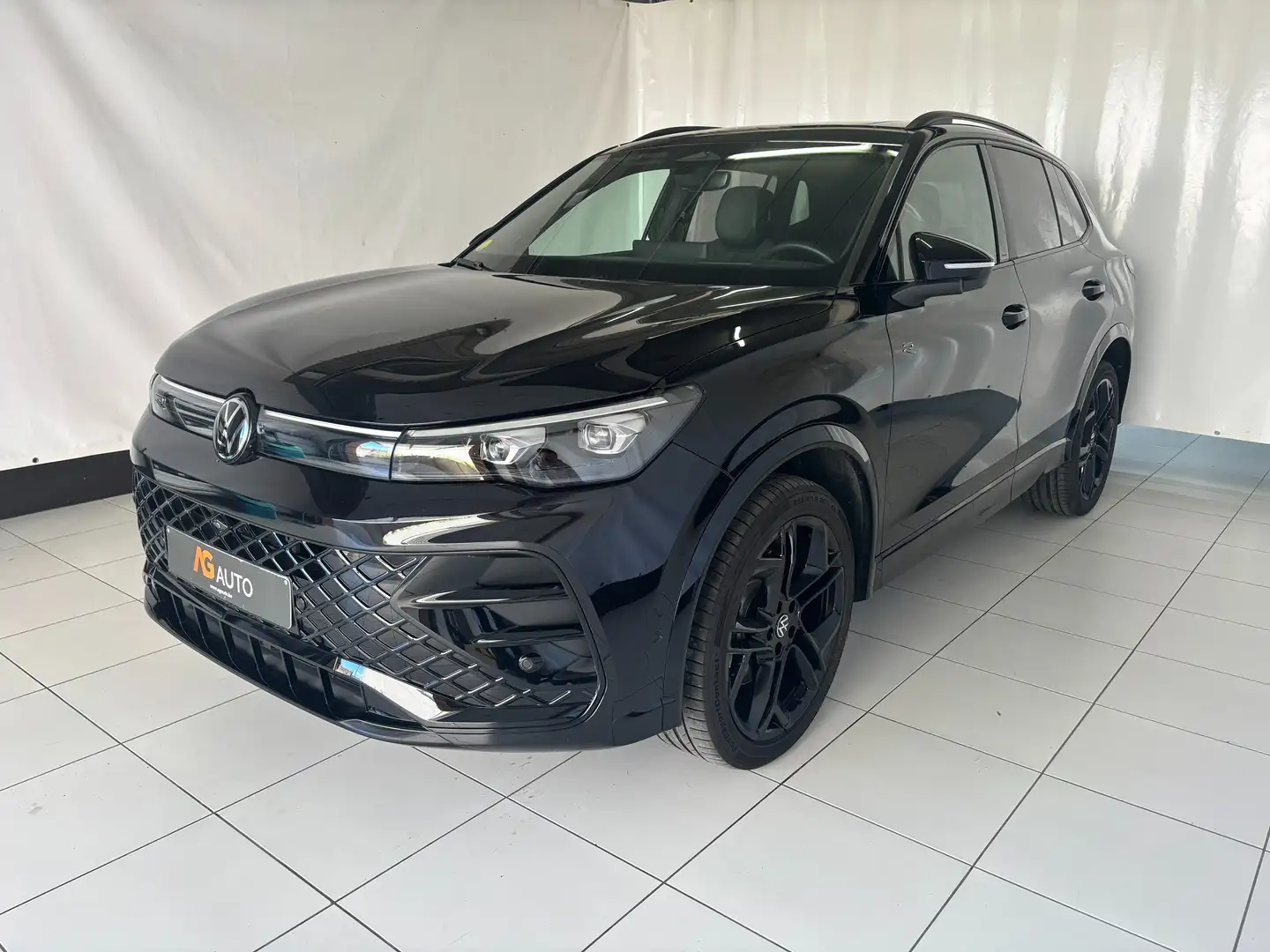 Volkswagen Tiguan 2.0 TDi * R-Line * IQ Light * Pano * 4 Motion - 2