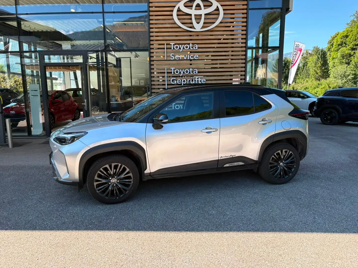 Toyota Yaris Cross 1,5 l Hybrid 4x4 Adventure Silber - 1