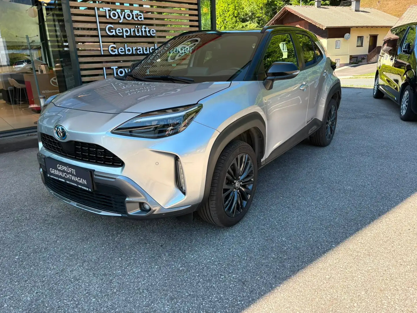 Toyota Yaris Cross 1,5 l Hybrid 4x4 Adventure Silber - 2