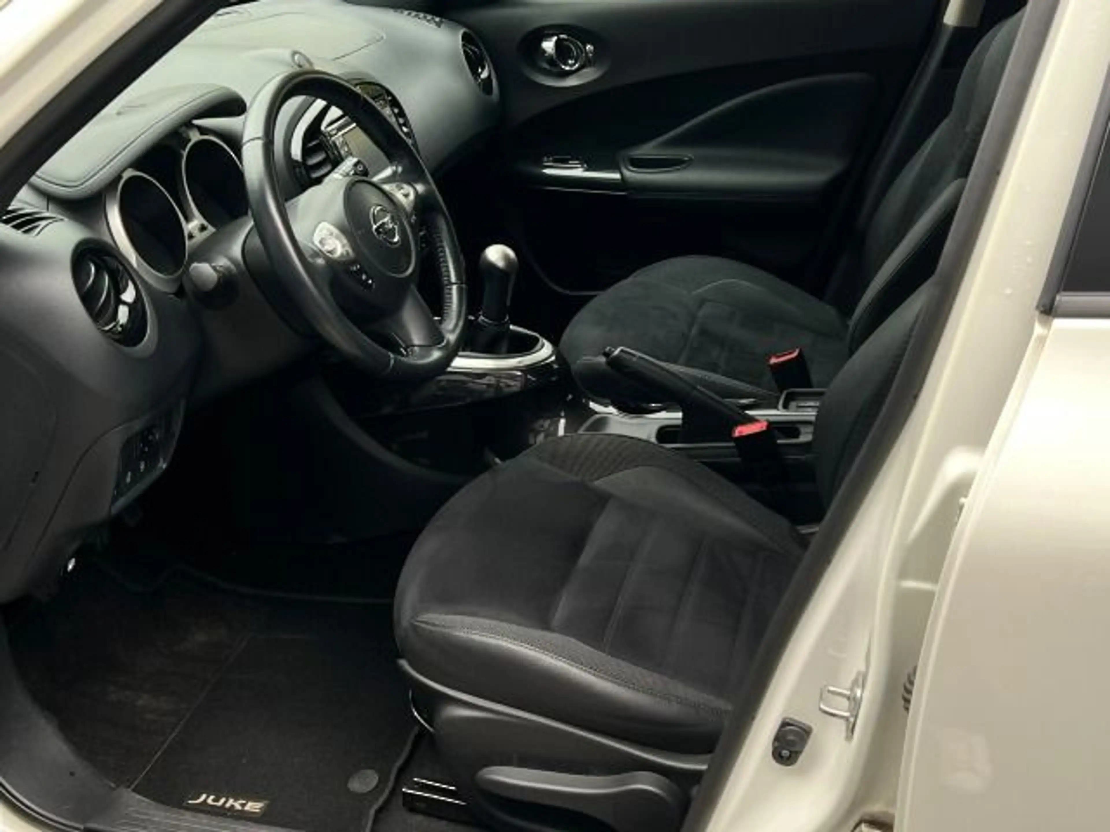 Nissan Juke 1.6 Enigma 4x2 *Allwetter* *360°* *Sitzh.* — photo 8