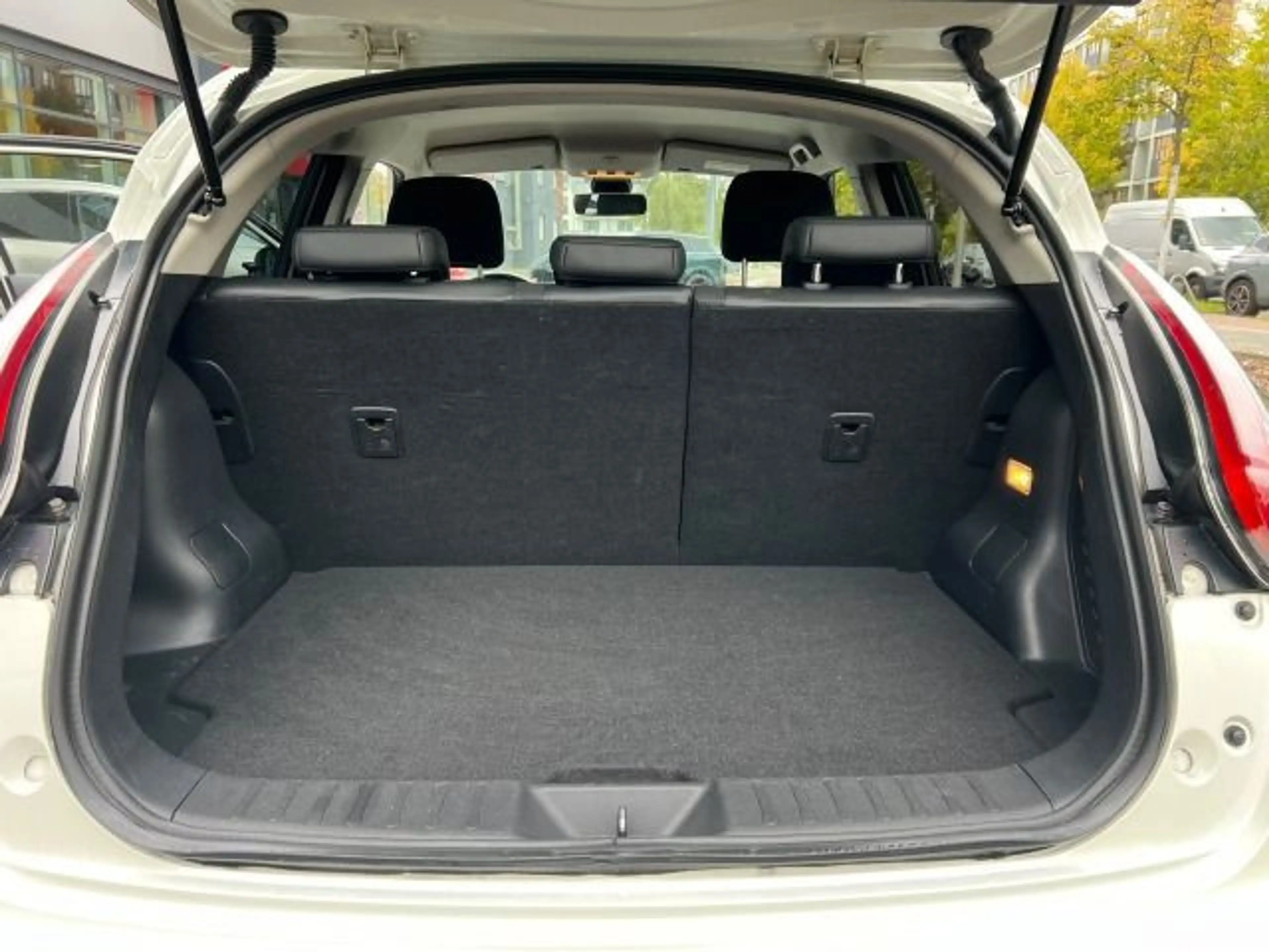 Nissan Juke 1.6 Enigma 4x2 *Allwetter* *360°* *Sitzh.* — photo 19