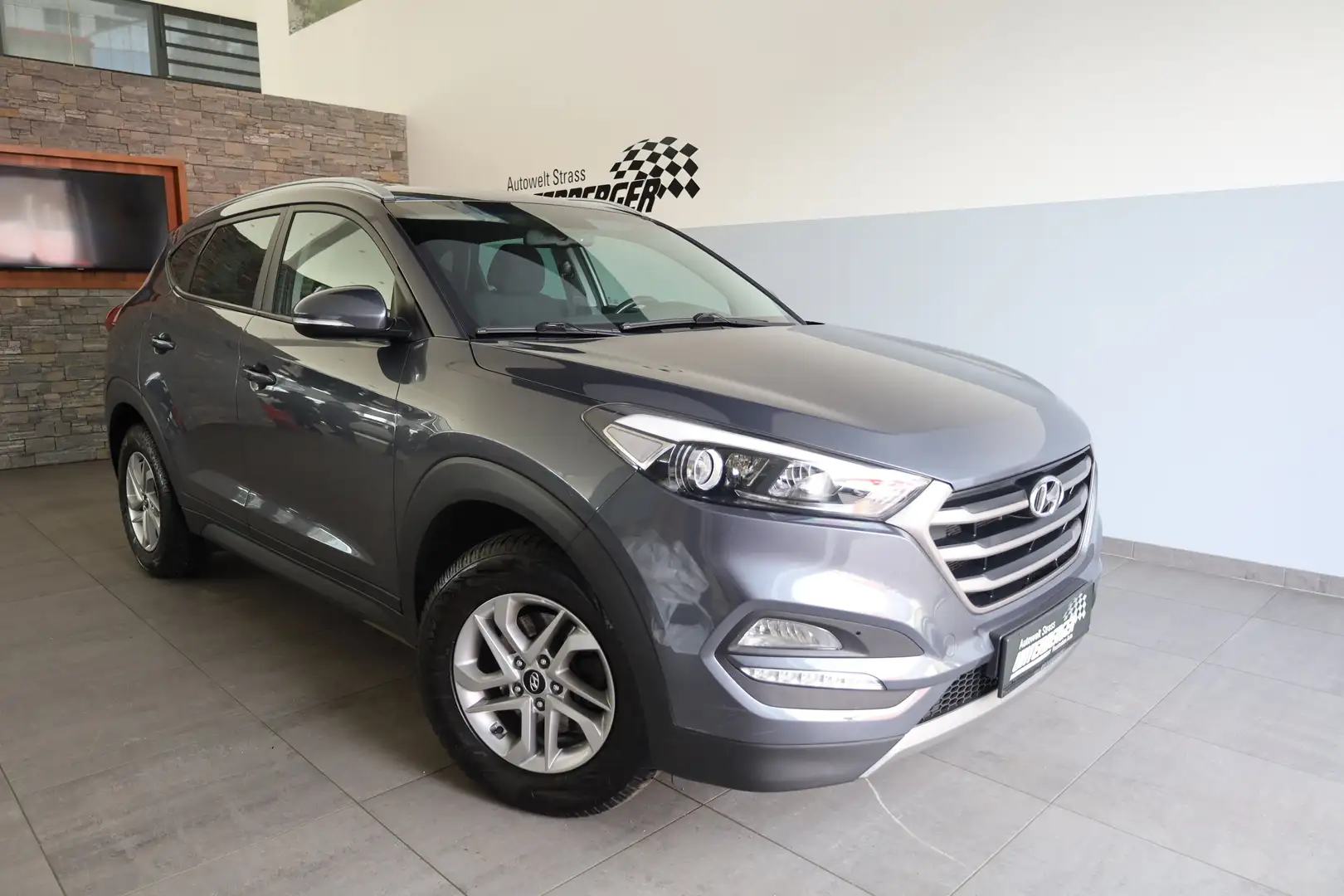 Hyundai TUCSON Tucson GO 1,7 CRDi 2WD Grau - 1