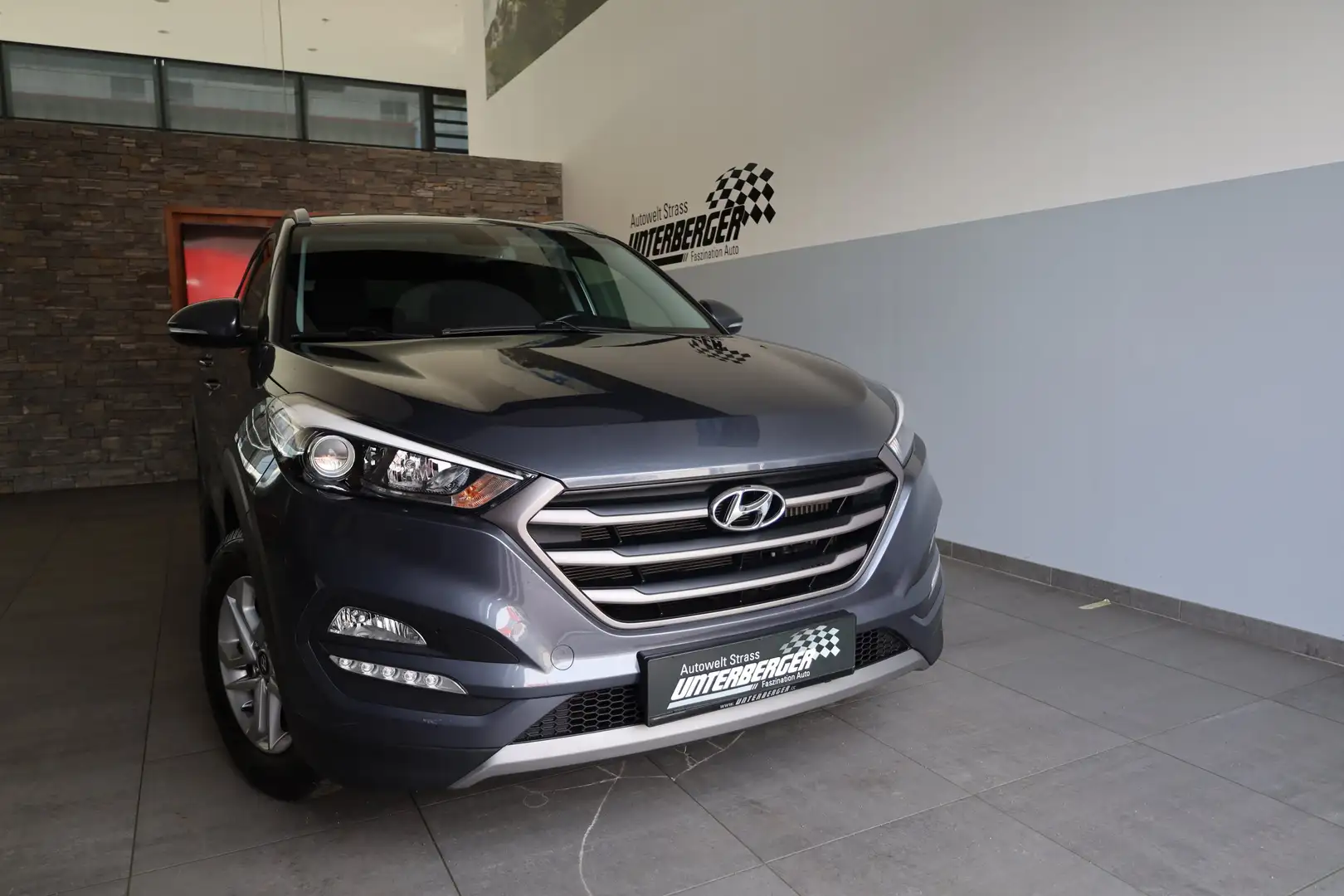 Hyundai TUCSON Tucson GO 1,7 CRDi 2WD Grau - 2
