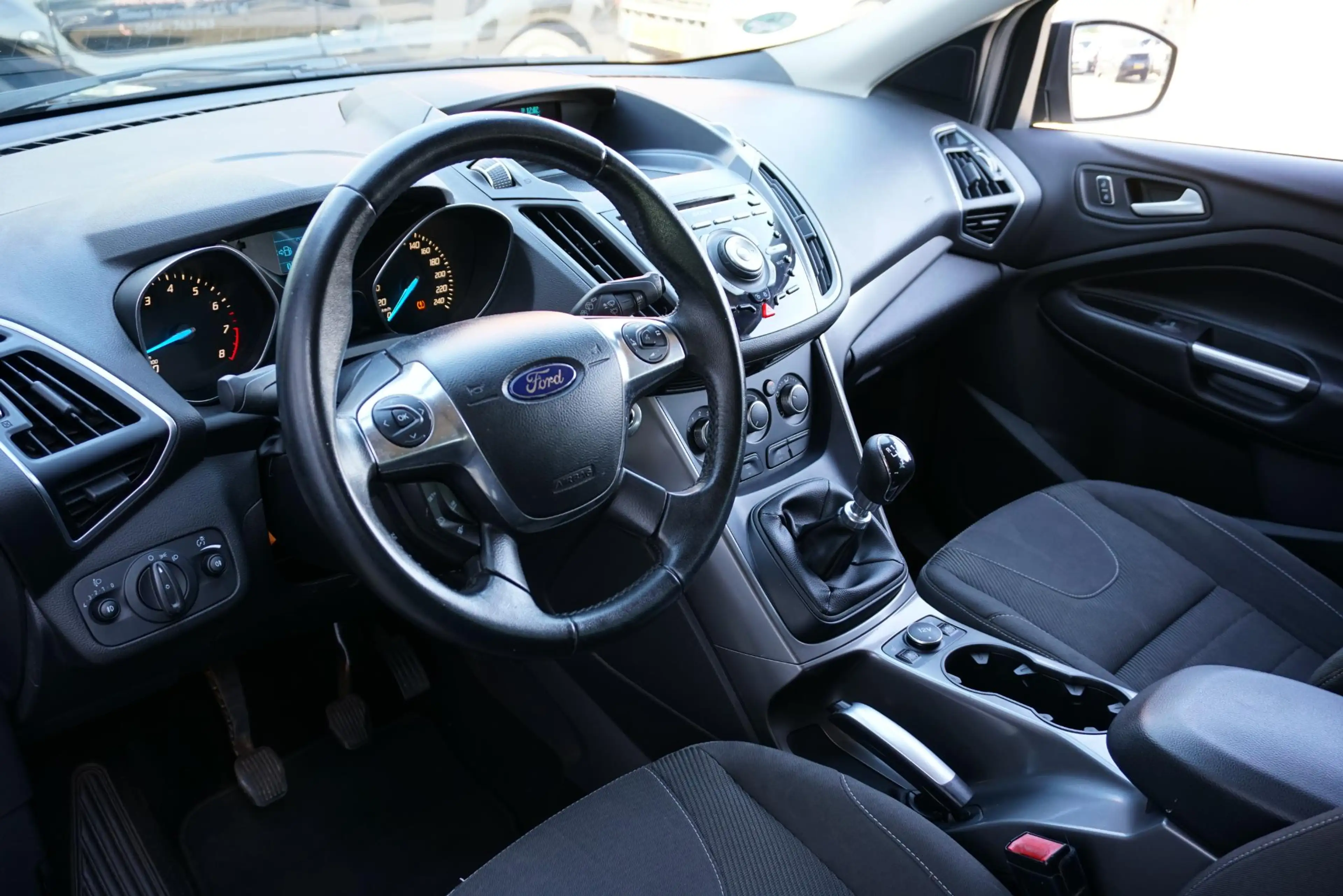 Ford Kuga 1.5 150PK + TREKHAAK / STOELVERWARMING — photo 4