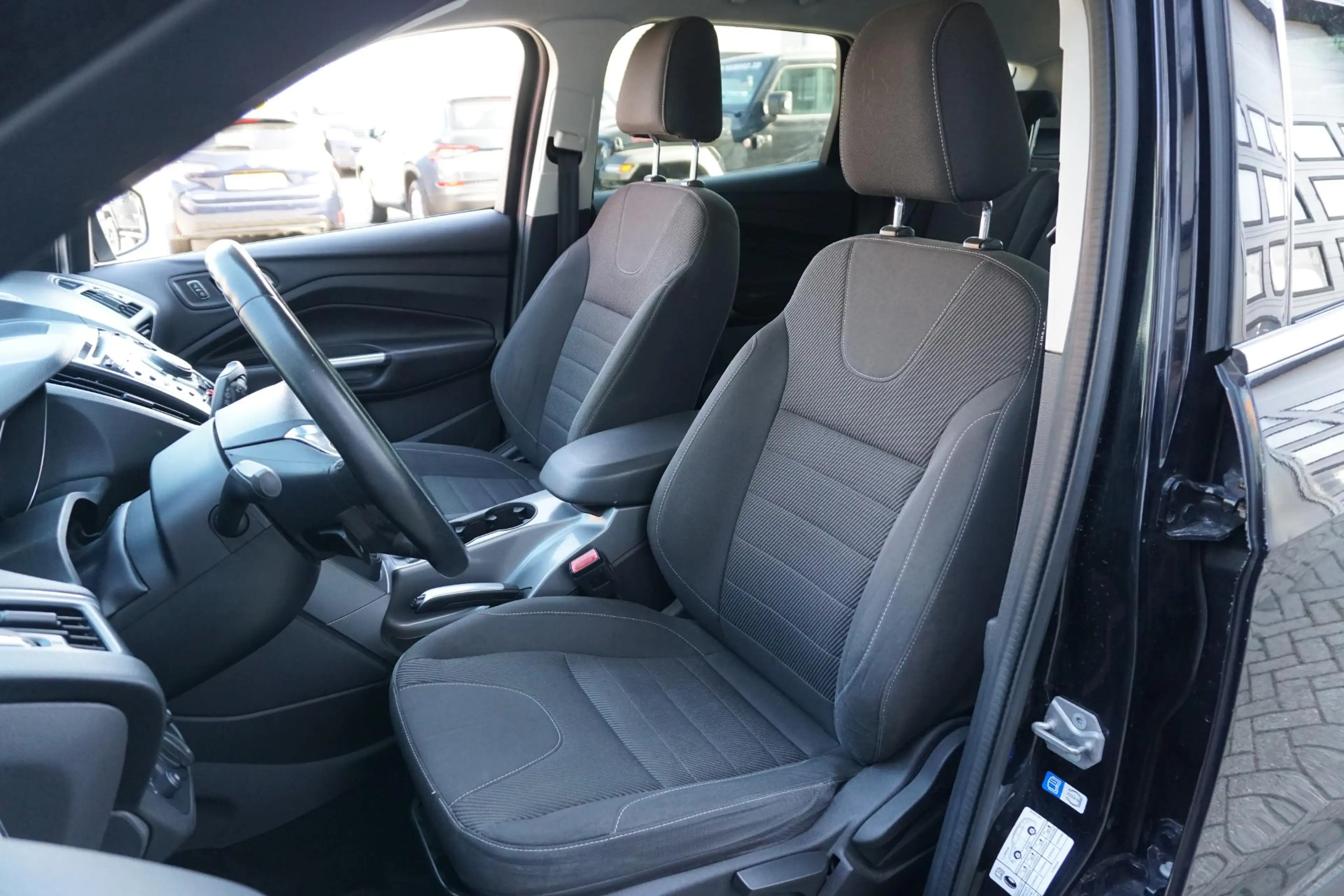 Ford Kuga 1.5 150PK + TREKHAAK / STOELVERWARMING — photo 12
