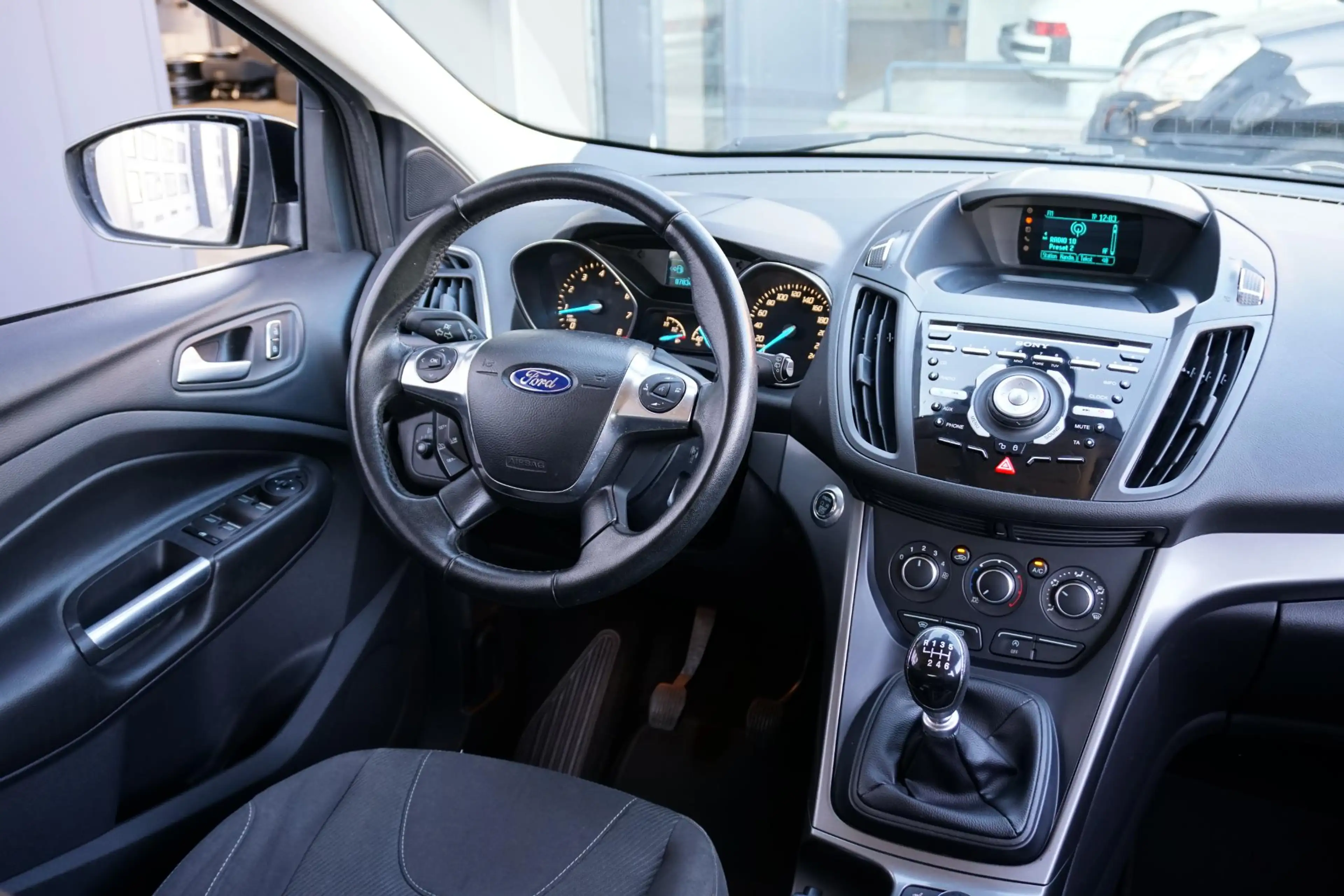 Ford Kuga 1.5 150PK + TREKHAAK / STOELVERWARMING — photo 9