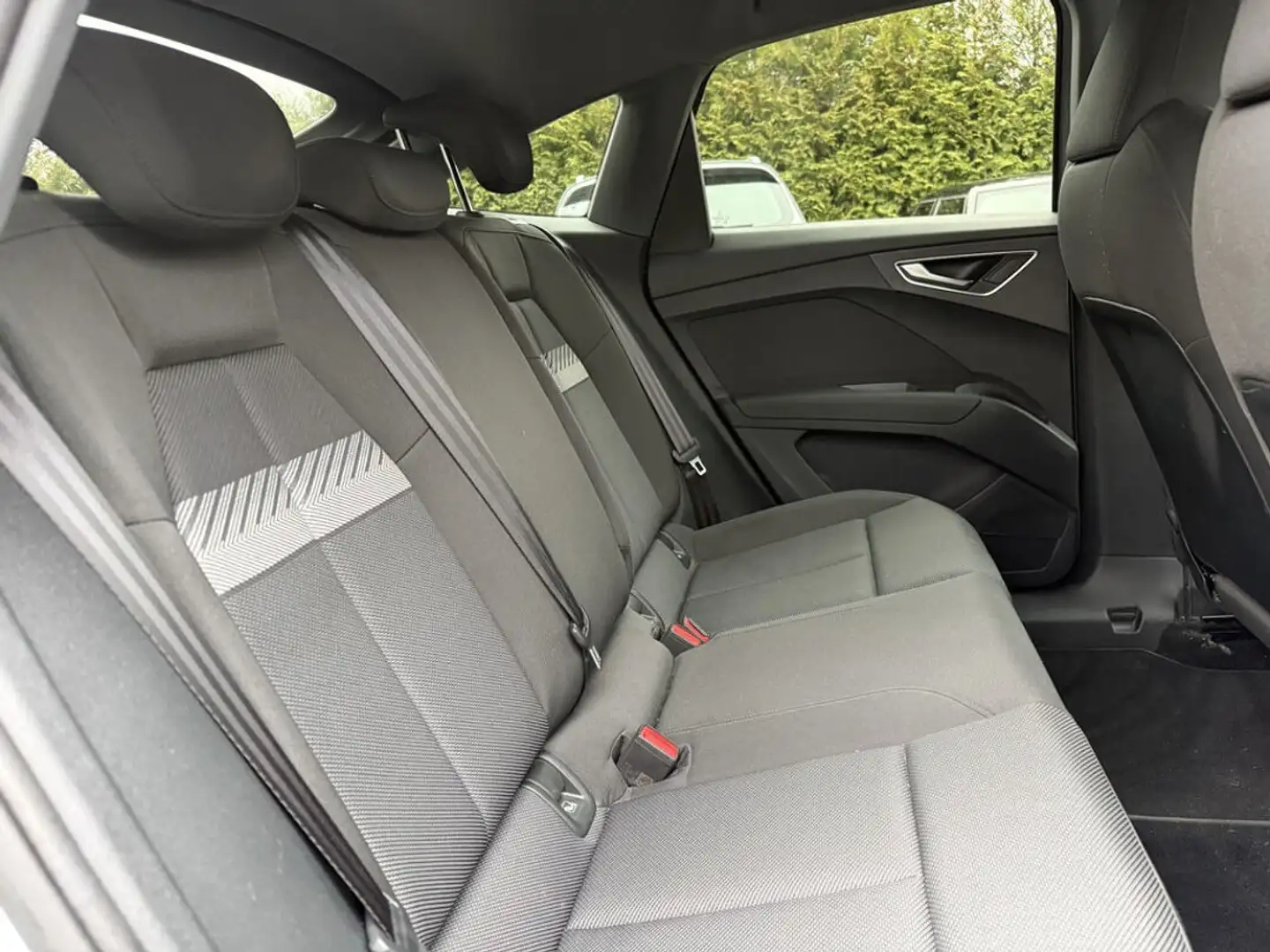 Audi Q4 e-tron Sportback 40 Launch edition Advanced 77 kWh, Camer Gris - 2
