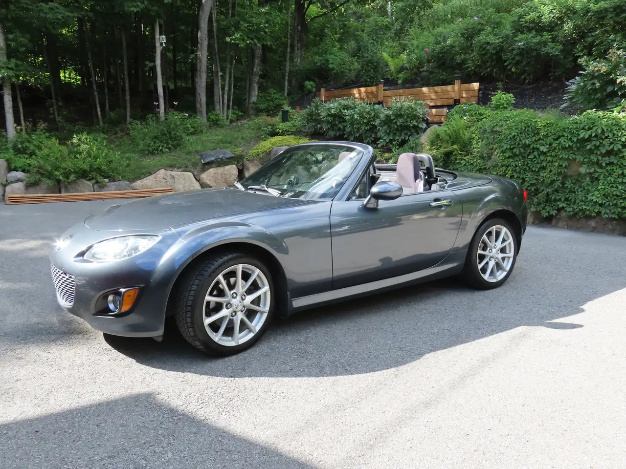 Mazda MX-5 Miata снимка Mazda MX-5 Miata