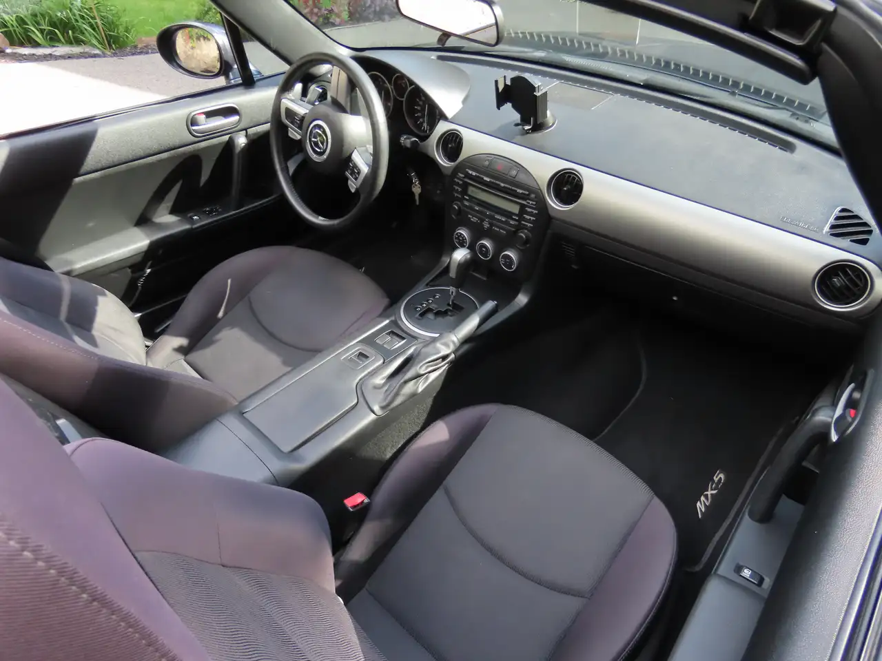 Mazda MX-5 Miata снимка Mazda MX-5 Miata