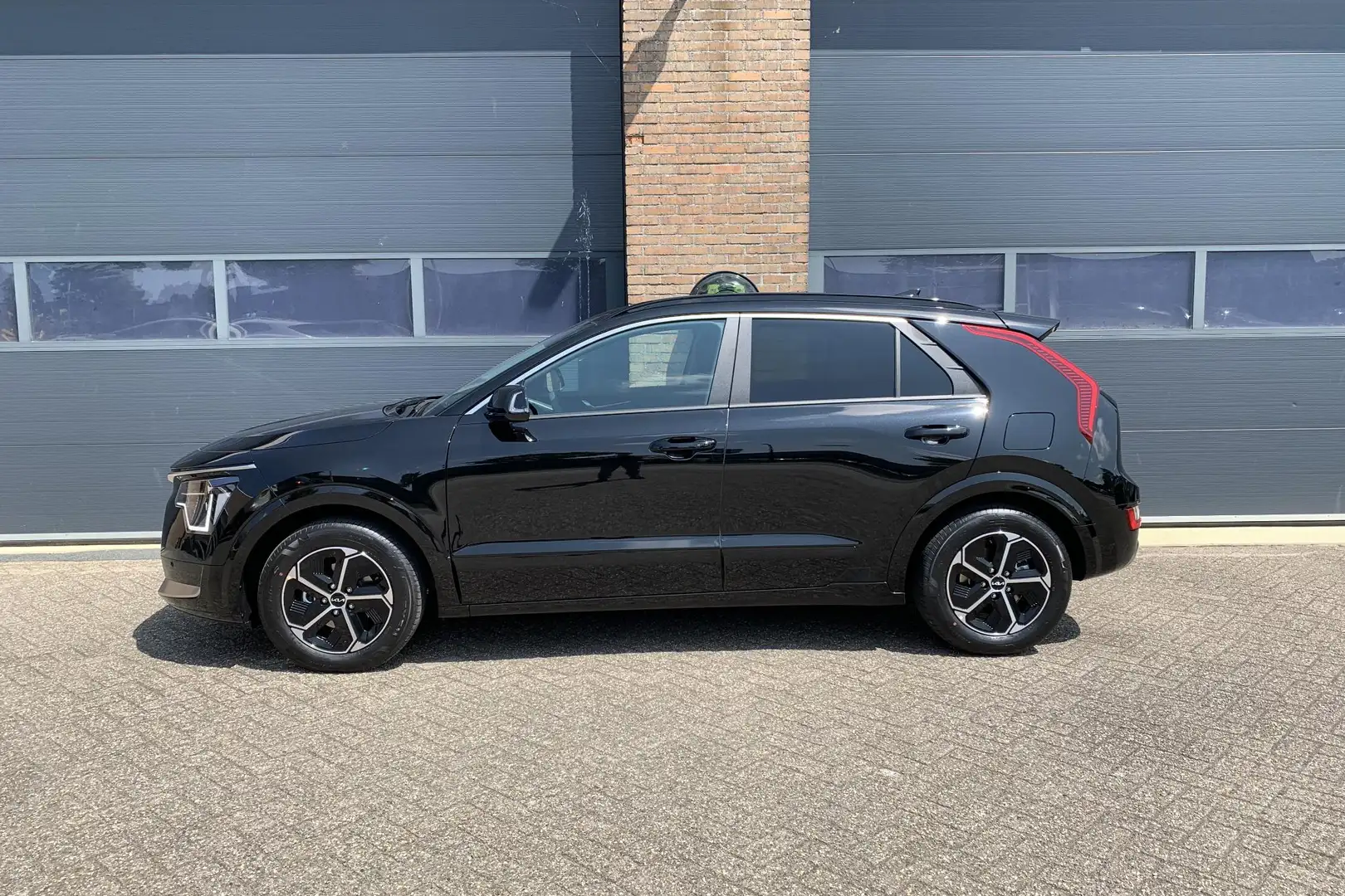 Kia Niro 1.6 GDi Hybrid DynamicPlusLine Alleen beschikbaar Noir - 2