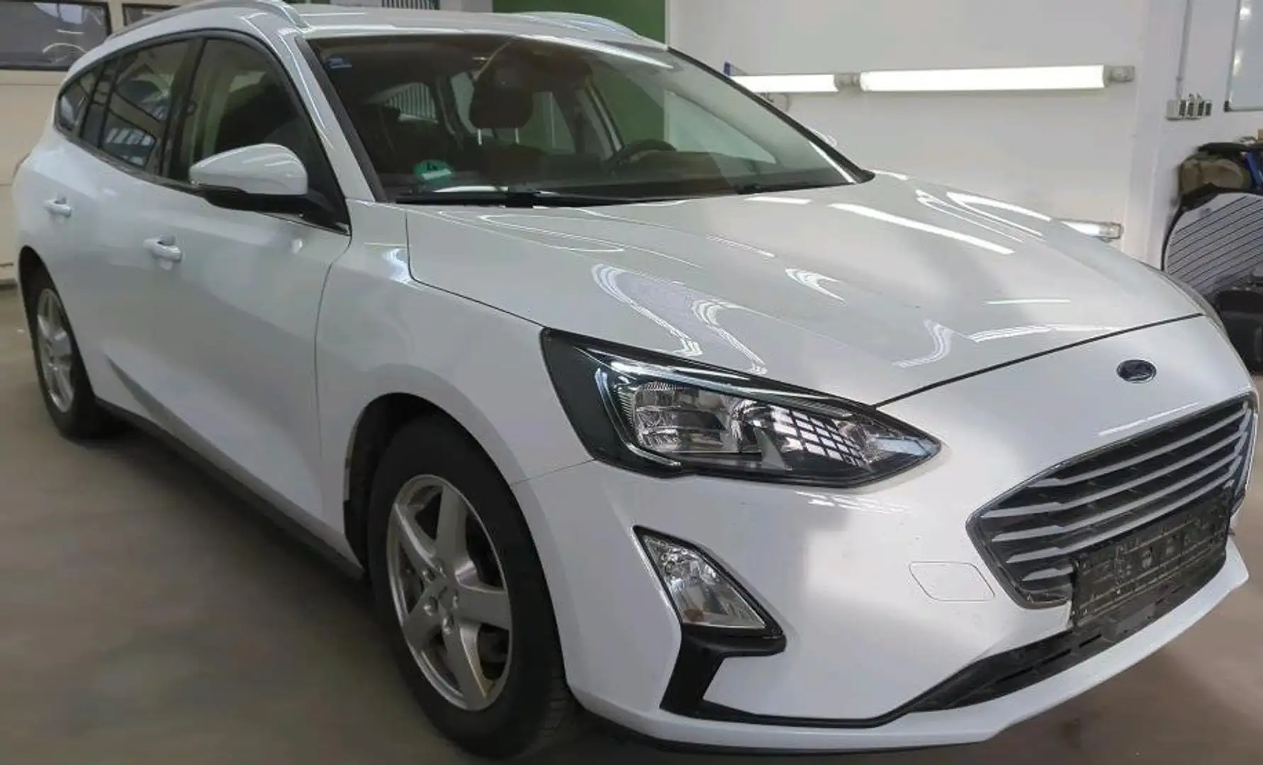 Ford Focus 1.5 TDCI EcoBlue S&St+NAVI+LED+KLIMA+6 GANG+KAMERA Wit - 2