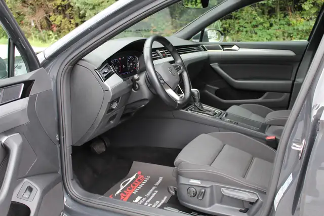 Volkswagen Passat view 7