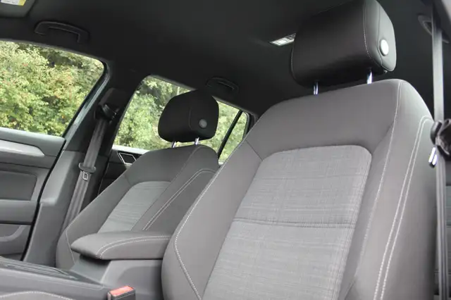 Volkswagen Passat view 14