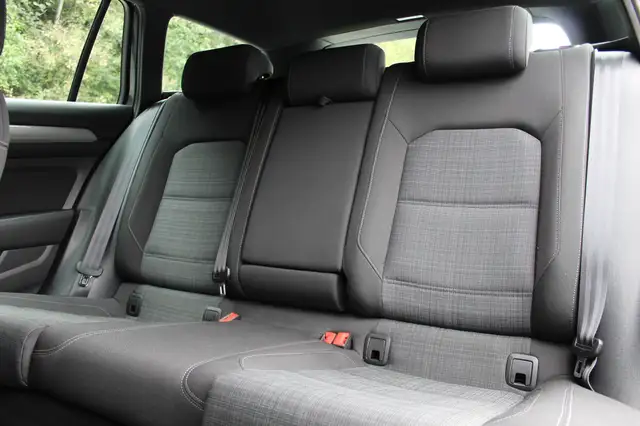 Volkswagen Passat view 16