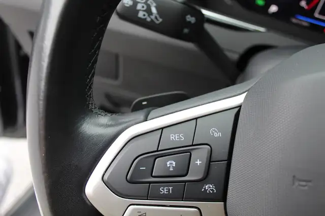 Volkswagen Passat view 11
