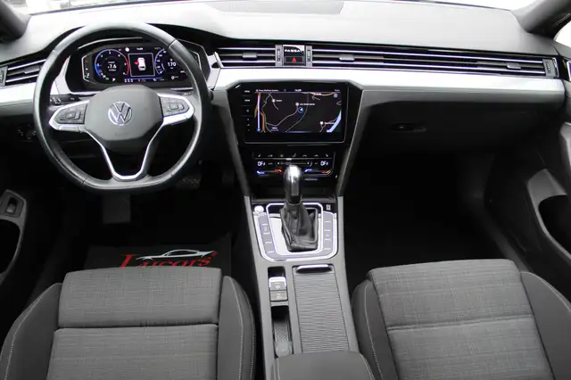 Volkswagen Passat view 13