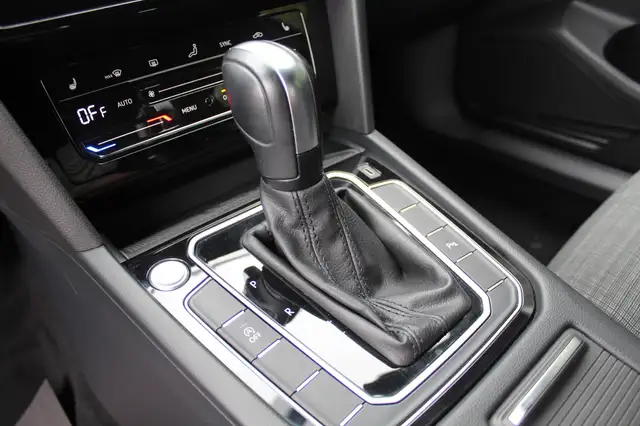 Volkswagen Passat view 25