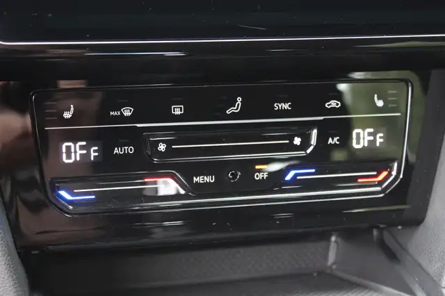 Volkswagen Passat view 24