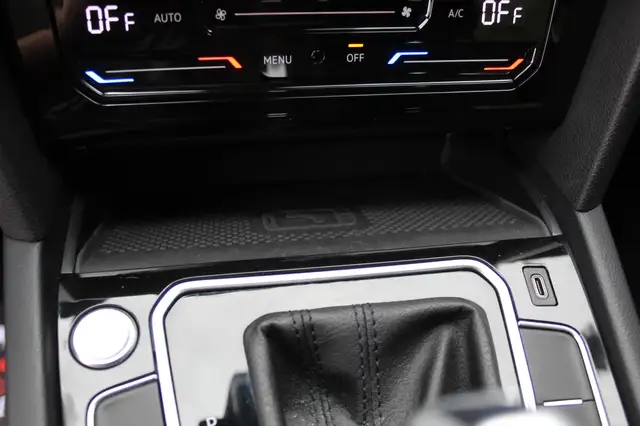 Volkswagen Passat view 26