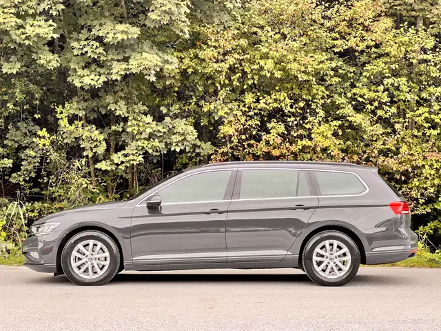 Volkswagen Passat view 6