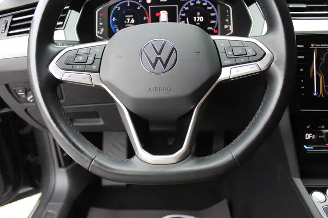 Volkswagen Passat view 10