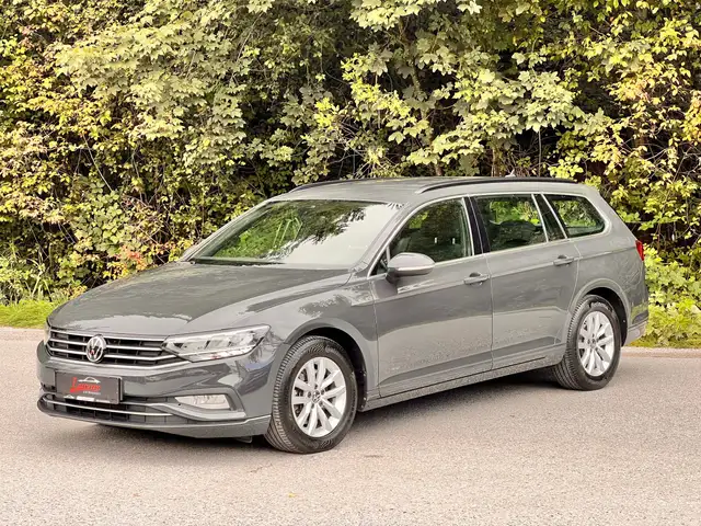 Volkswagen Passat view 4