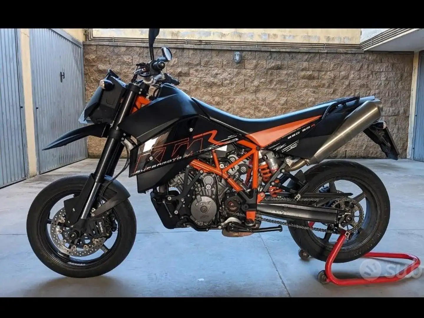 KTM 950 Supermoto R Zwart - 1